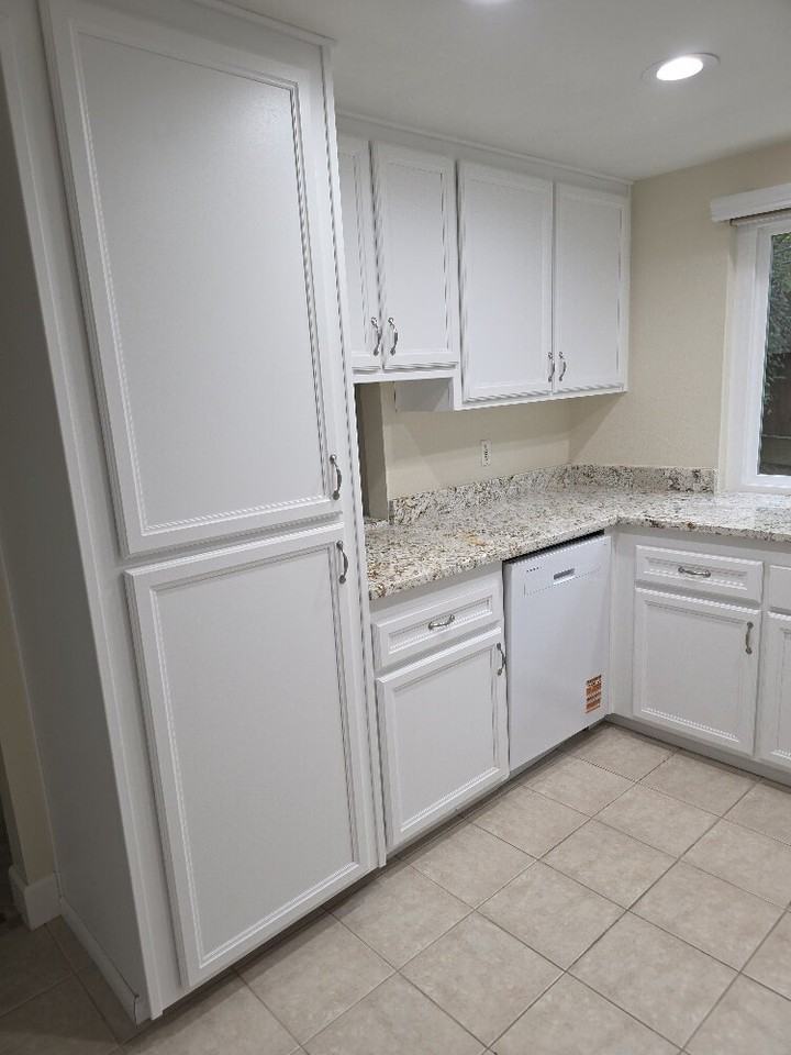 2932 Stanford Ln - Photo 5 of 39