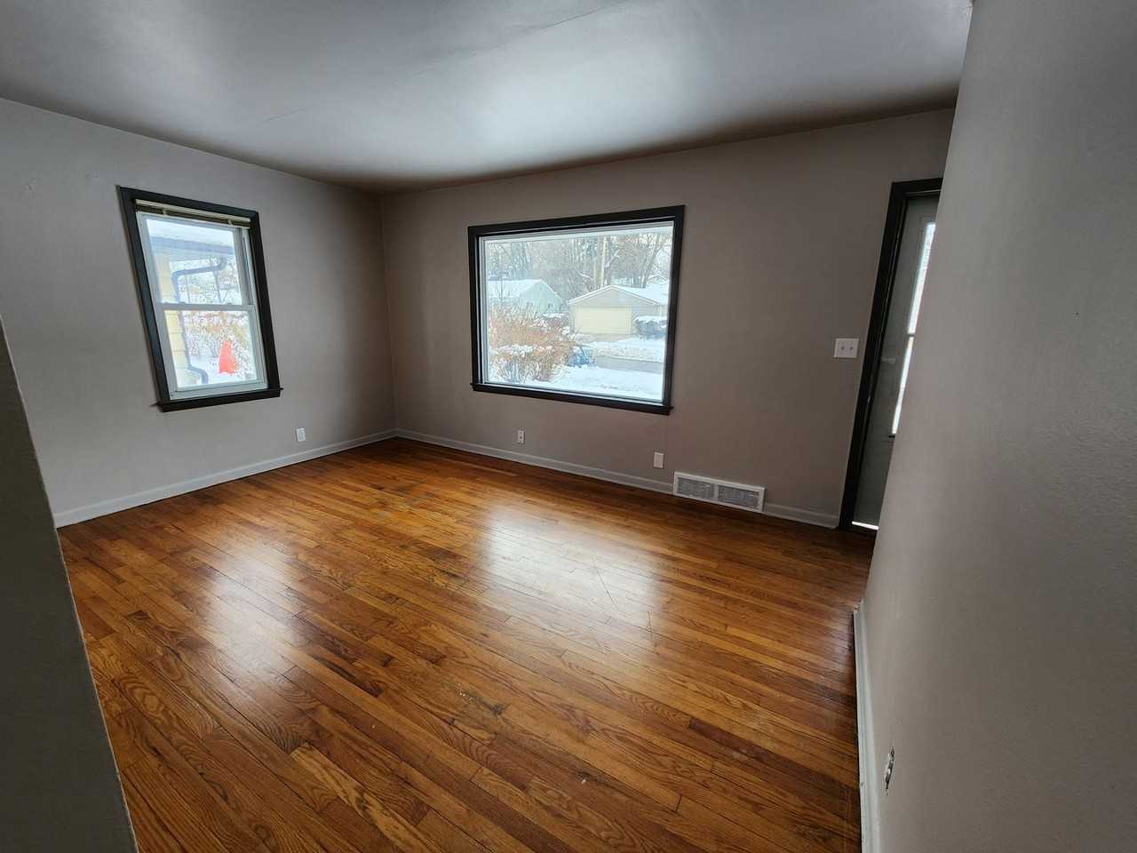 5668 N 70th St - Photo 6 of 10