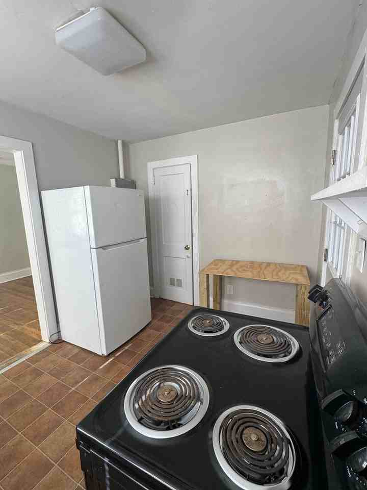 1526 Heath Street - Photo 5 of 9