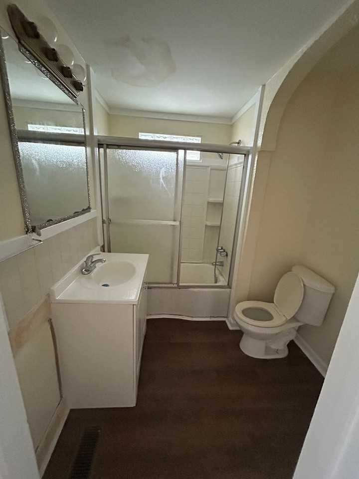 1423 Division Street - Photo 4 of 17