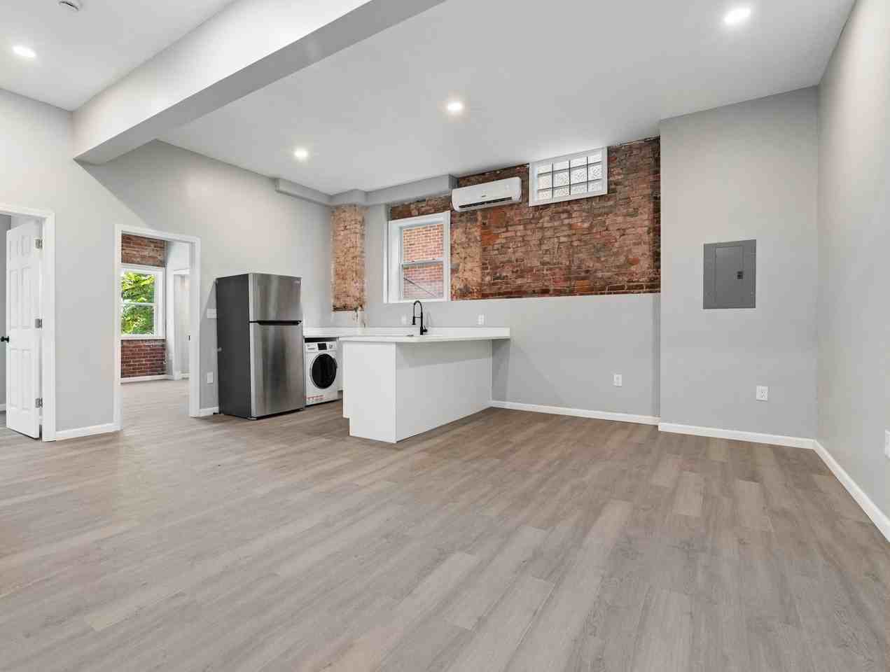 928 Morningside - Photo 2 of 24