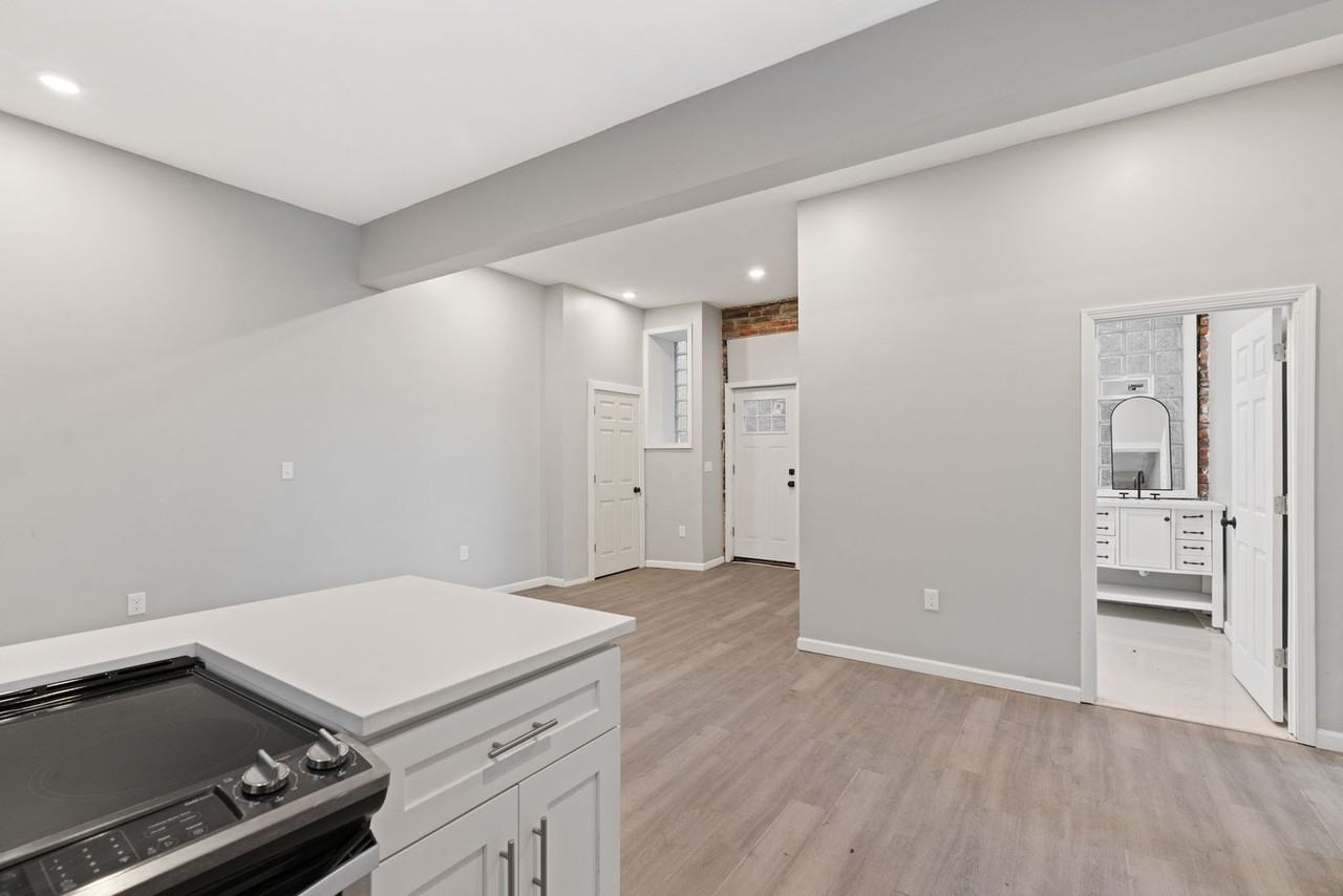 928 Morningside - Photo 6 of 24