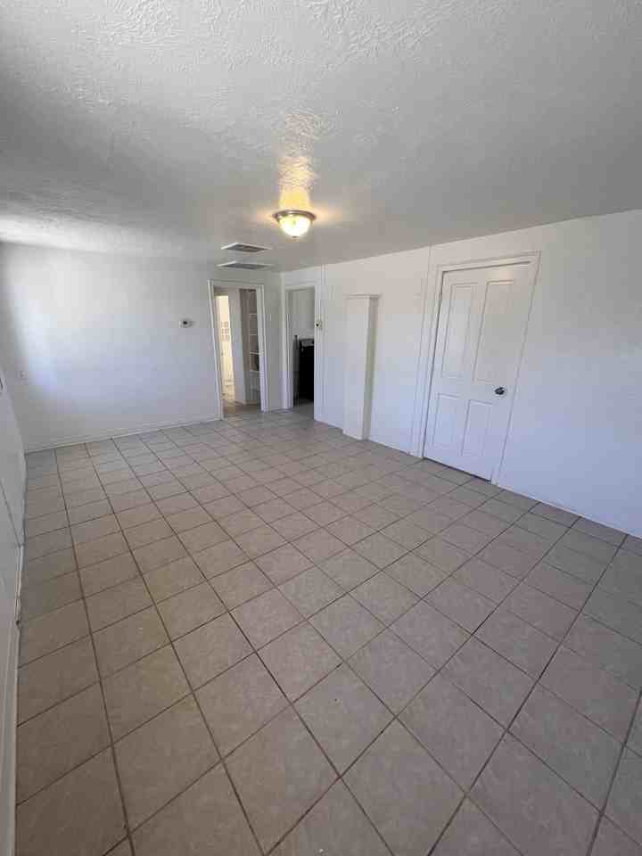 3908 South 5th Avenue #A - Photo 5 of 10