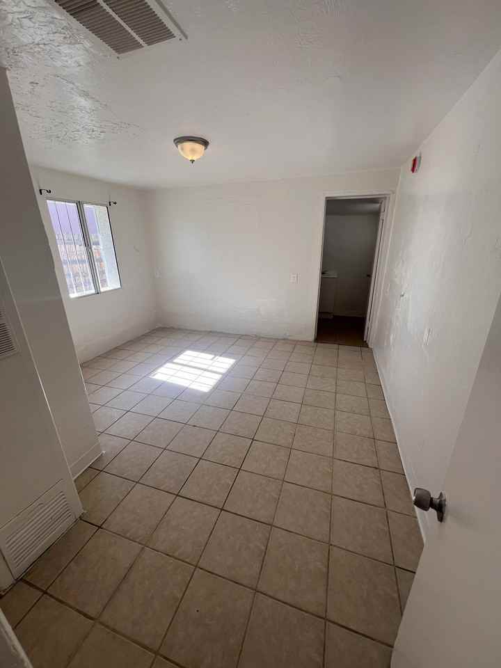 3908 South 5th Avenue #A - Photo 4 of 10