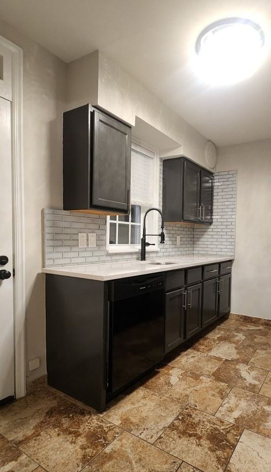 1014 Sanford Ave #2NW - Photo 2 of 11