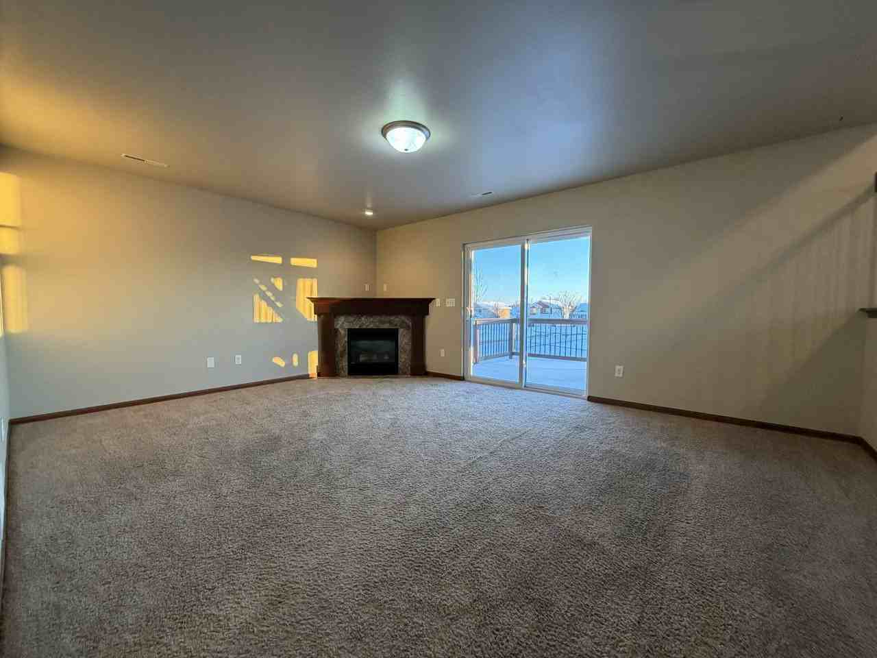 1589 Ashlynd Ct - Photo 7 of 17