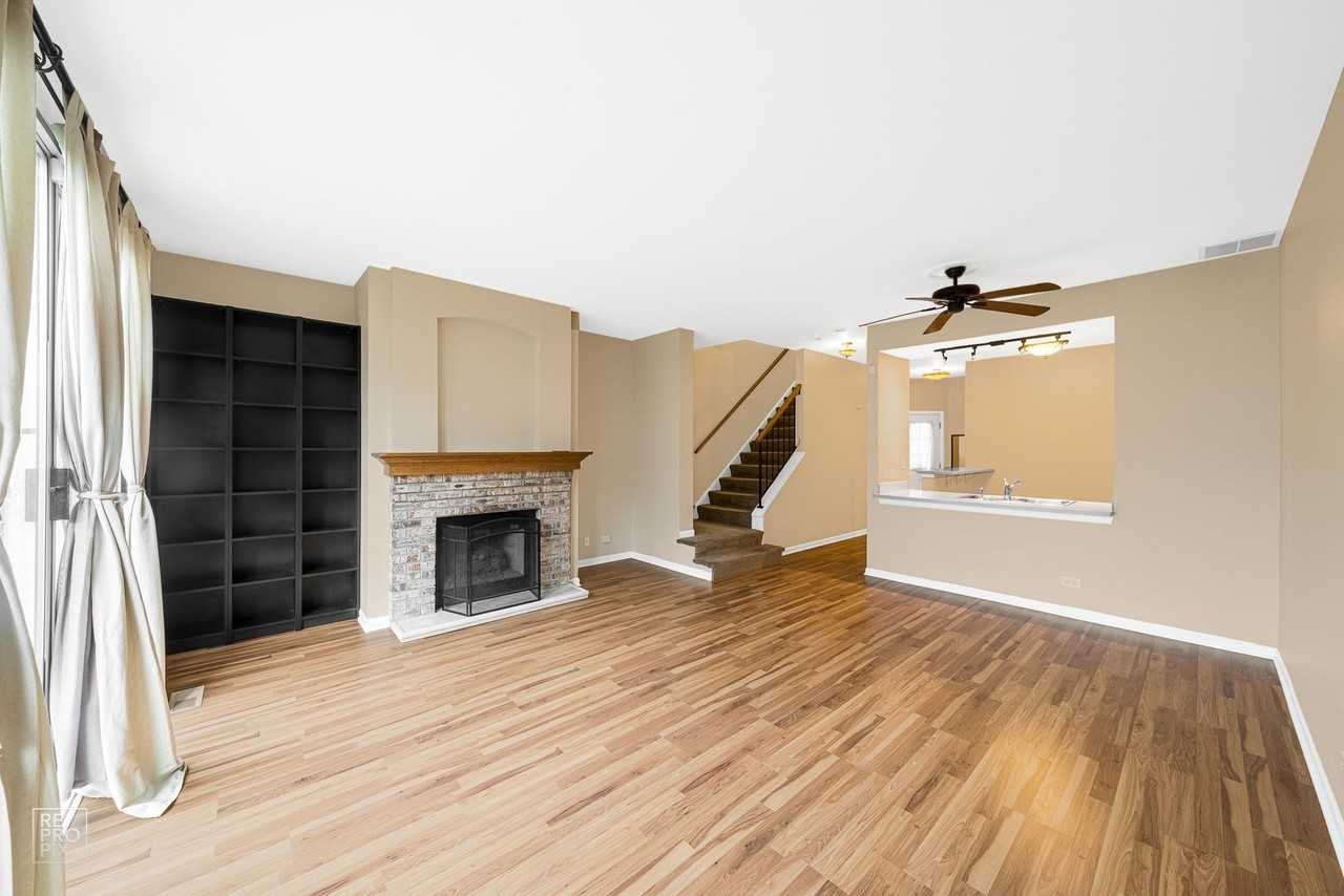 384 Maidstone Court - Photo 3 of 10