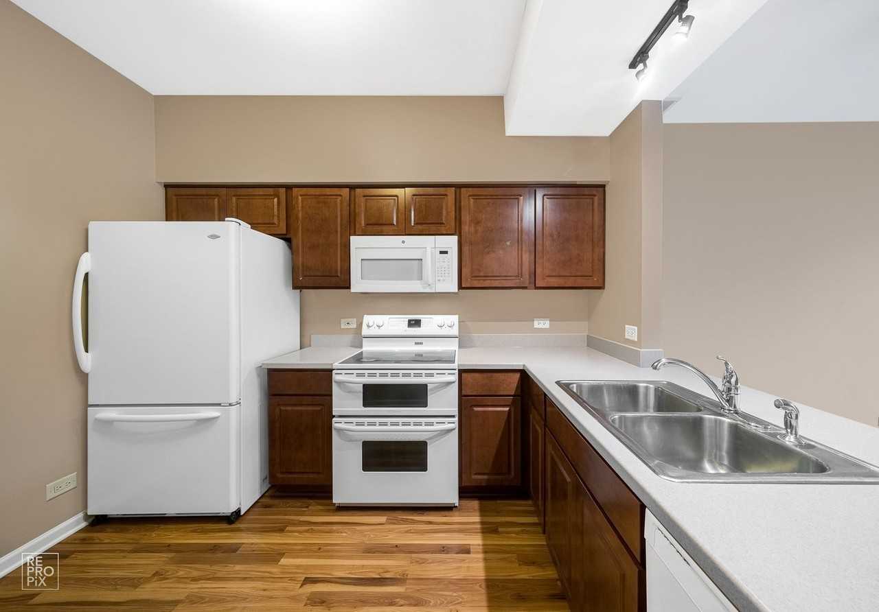 384 Maidstone Court - Photo 4 of 10