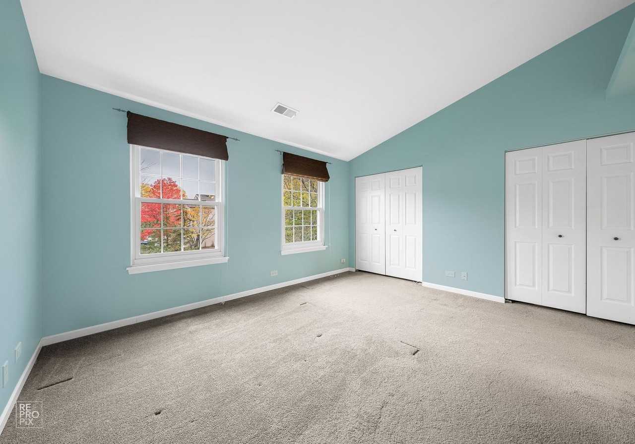 384 Maidstone Court - Photo 5 of 10