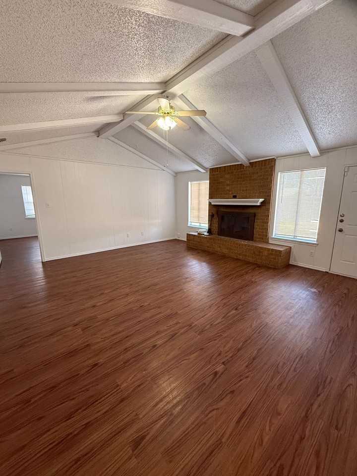 2122 75th St - Photo 2 of 15