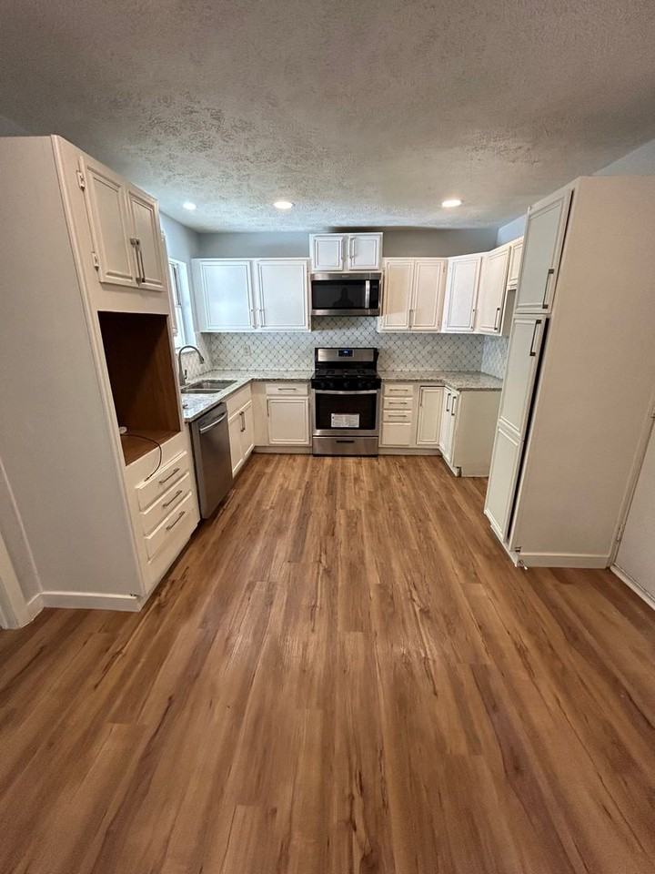 2750 Ridgewood St - Photo 6 of 17