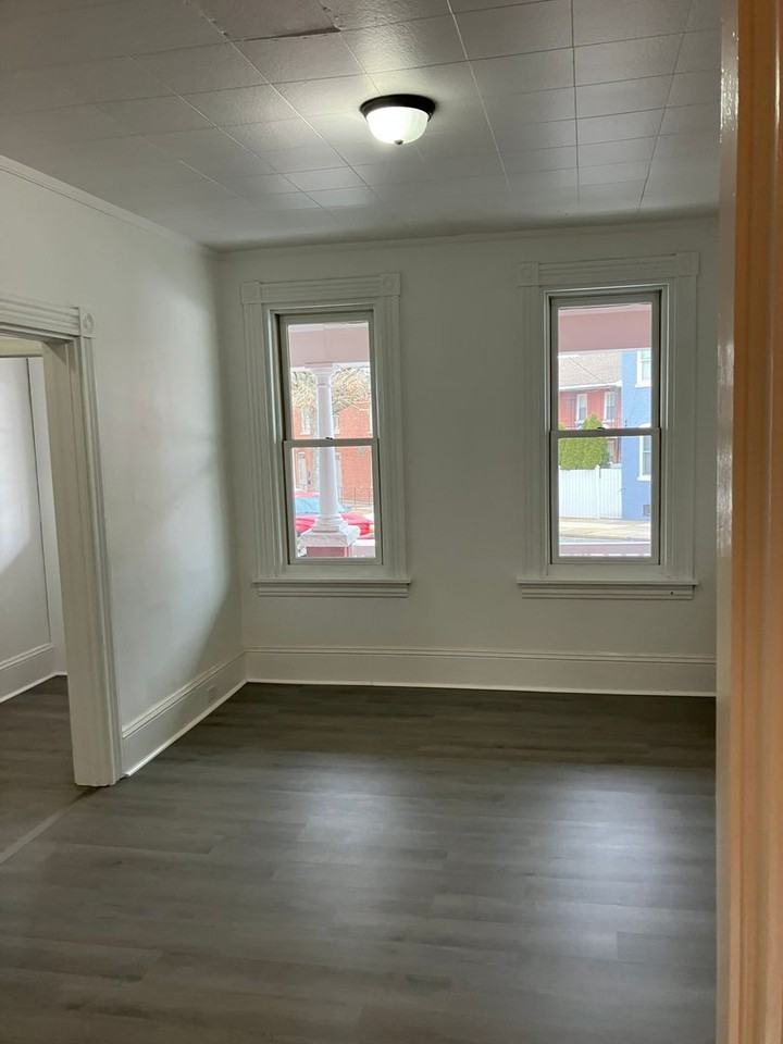 422 John Street - Photo 3 of 23