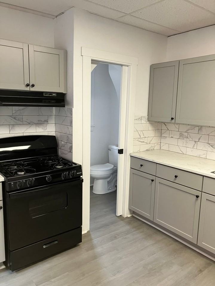 422 John Street - Photo 7 of 23