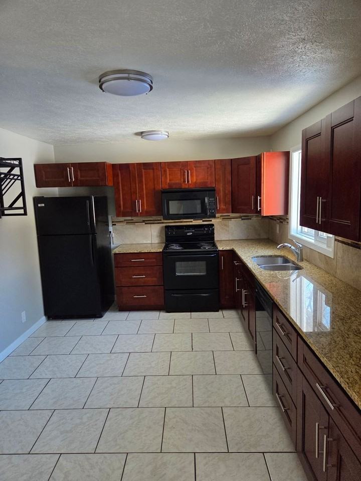 14162 Grant St - Photo 3 of 9