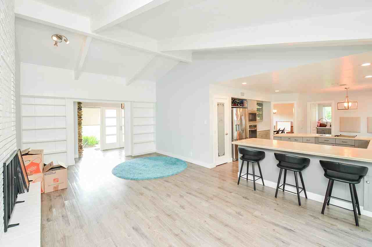 1101 Guinea Dr - Photo 2 of 32