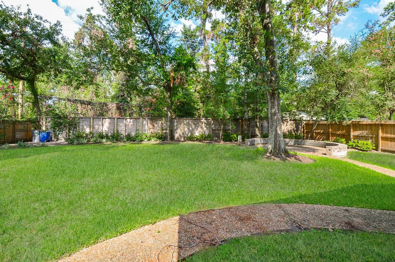 1101 Guinea Dr - Photo 3 of 32