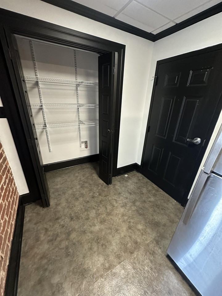 217 E Deaderick St #3F - Photo 2 of 18