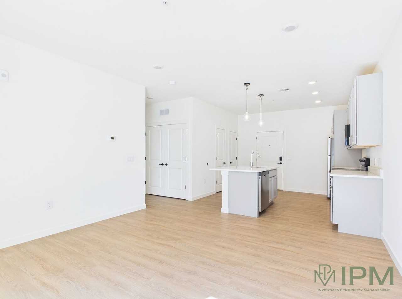 98 Penn Place – Style, Comfort, Convenience - Photo 5 of 18