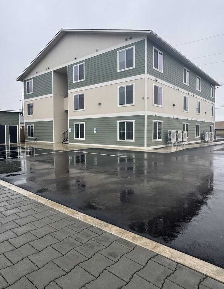 Kelsey's Place - Photo 2 of 37