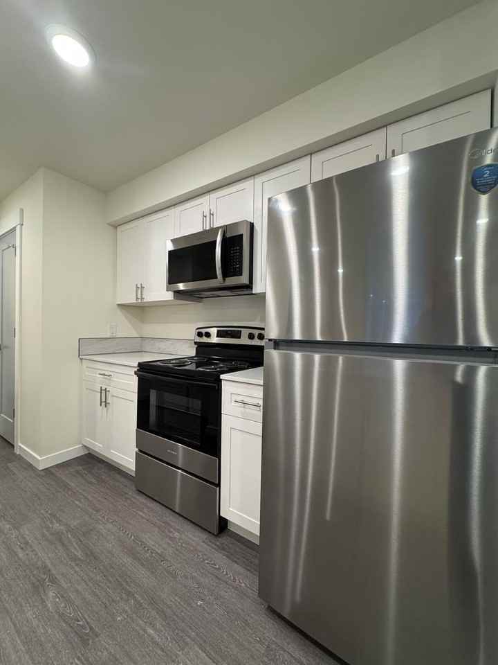 Kelsey's Place - Photo 5 of 37