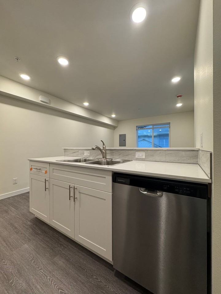 Kelsey's Place - Photo 6 of 37