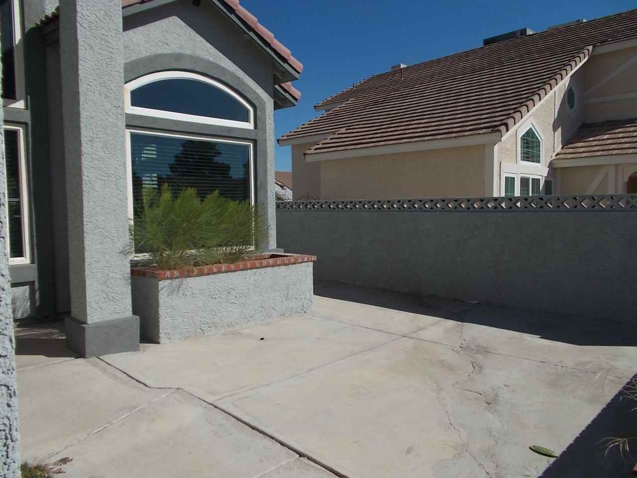 1506 Champagne Circle - Photo 2 of 32