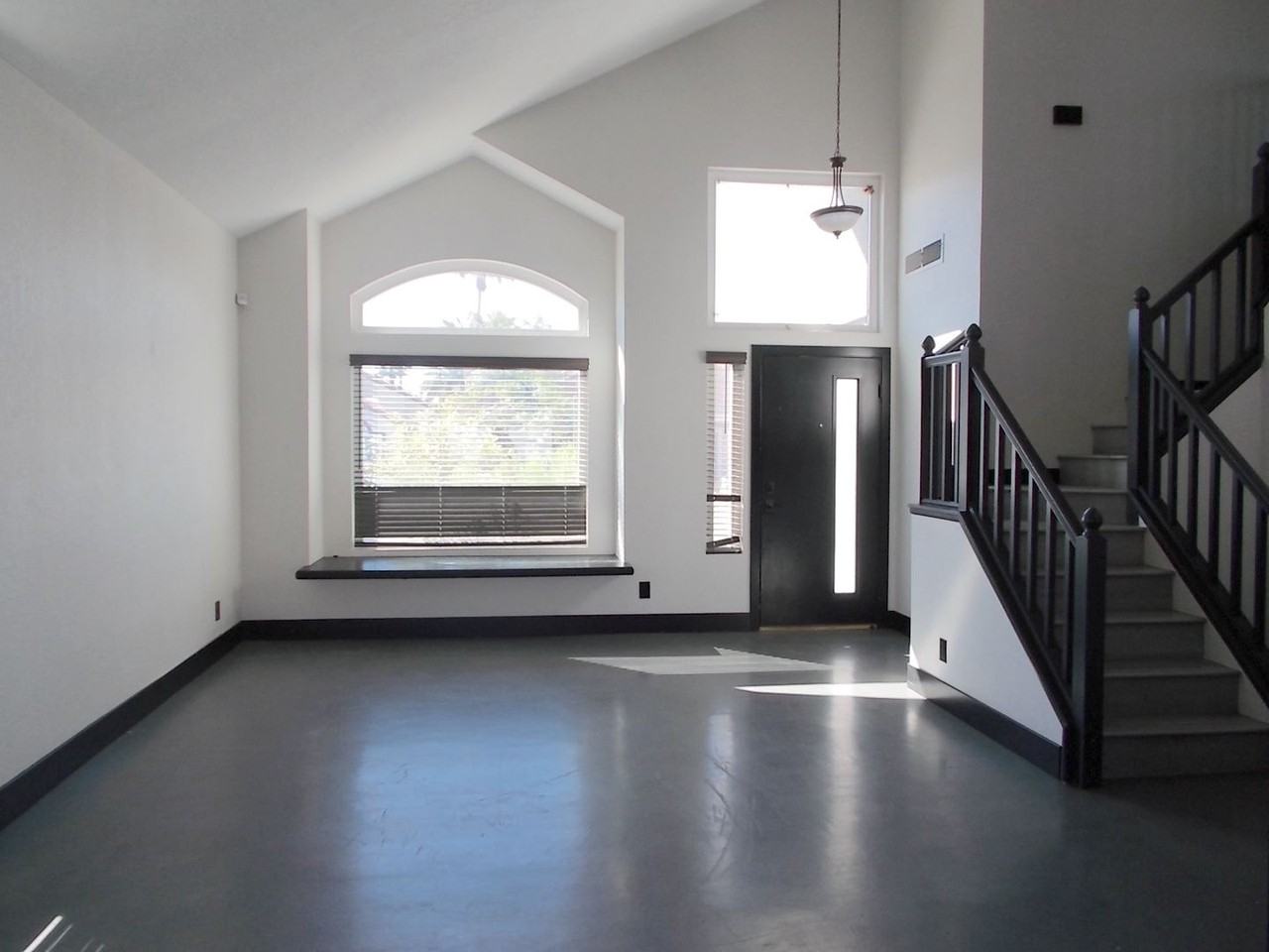 1506 Champagne Circle - Photo 4 of 32