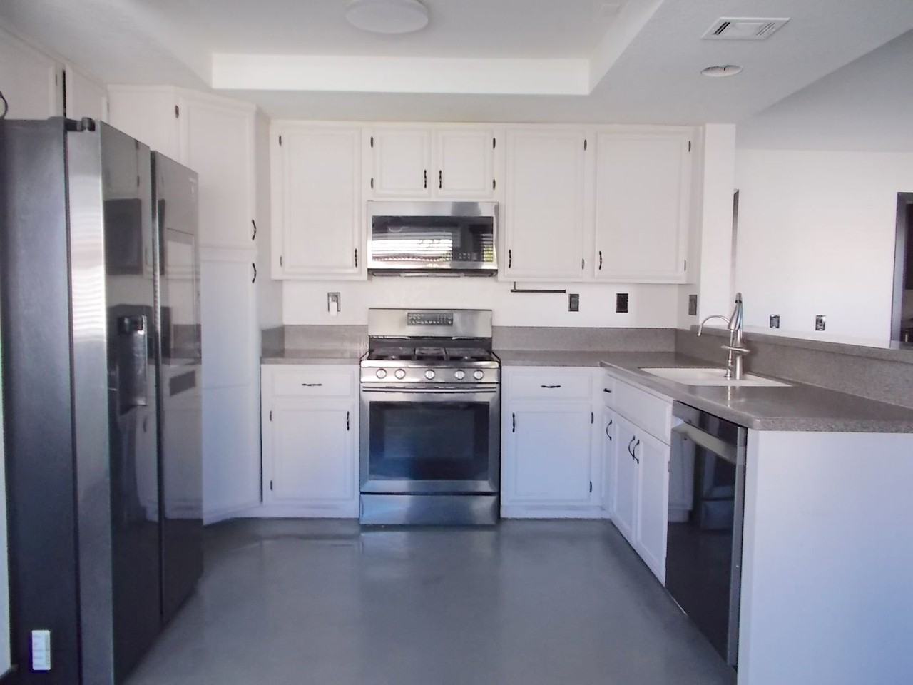 1506 Champagne Circle - Photo 6 of 32