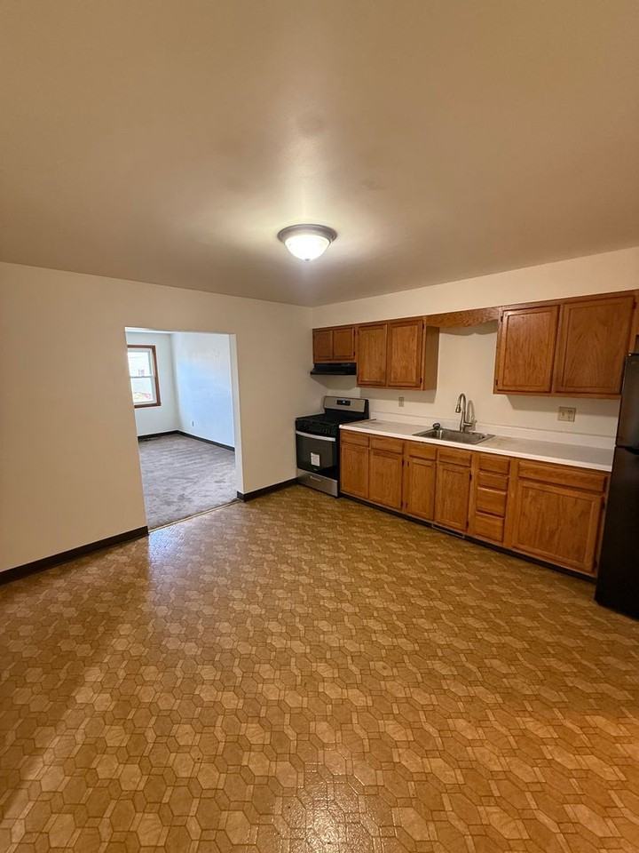 702 East 9th Avenue - Photo 2 of 6