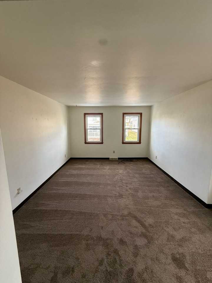 702 East 9th Avenue - Photo 3 of 6