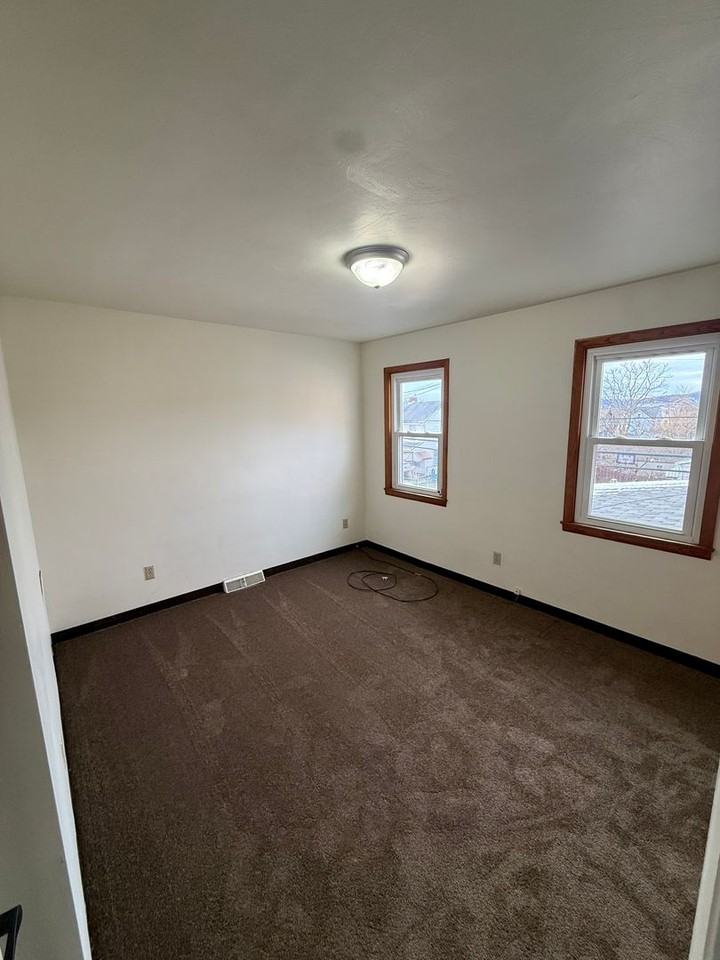 702 East 9th Avenue - Photo 5 of 6