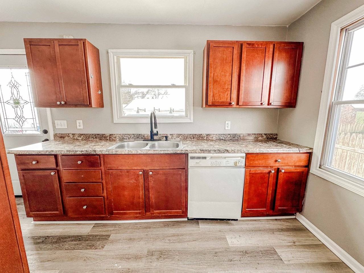 4911 Douglas Rd - Photo 2 of 22