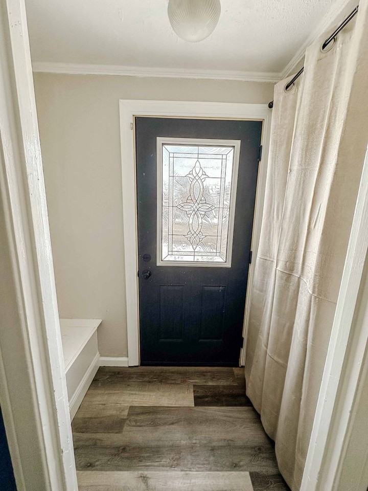 4911 Douglas Rd - Photo 4 of 22