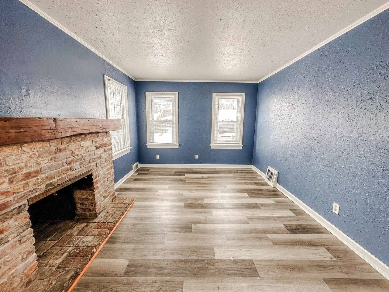 4911 Douglas Rd - Photo 7 of 22