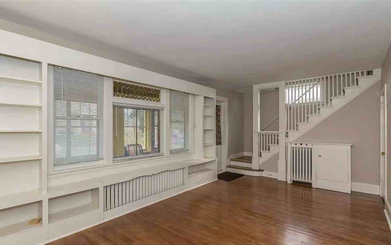 625 N 16th Ave E - Photo 2 of 22