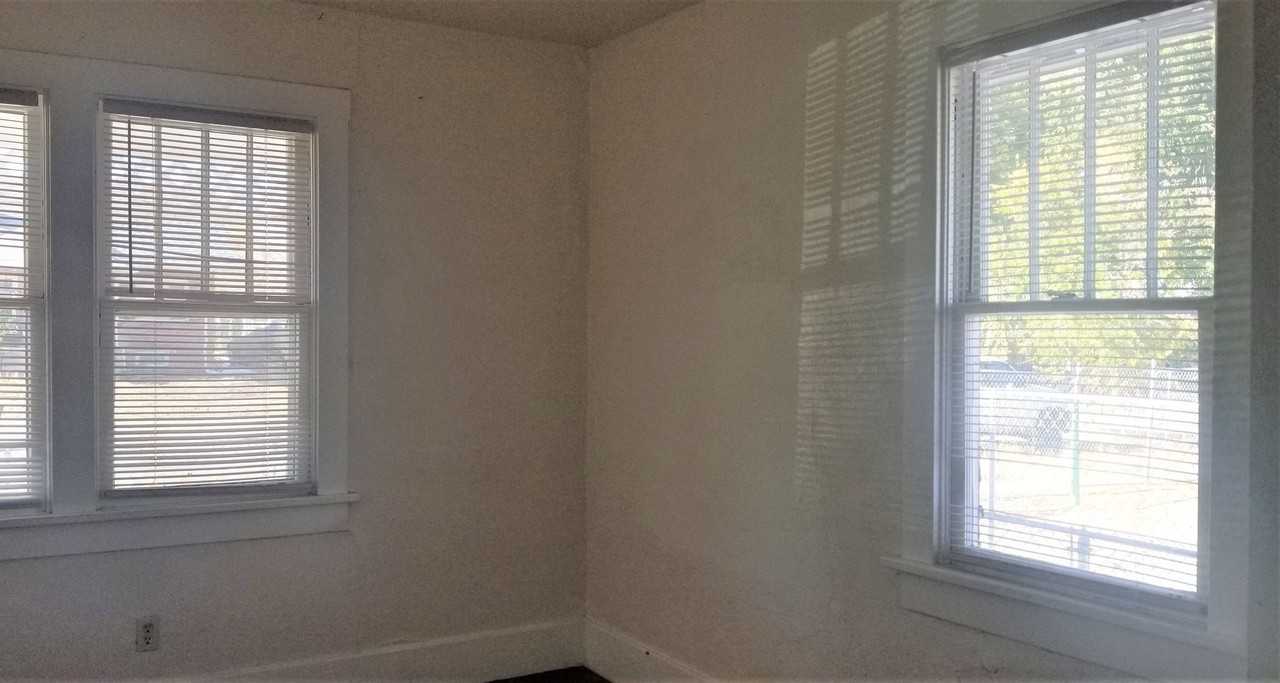 1452 Benton Street - Photo 5 of 12