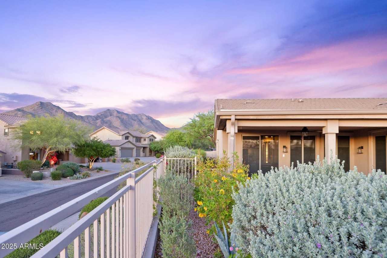 10623 East Acacia Drive - Photo 3 of 50