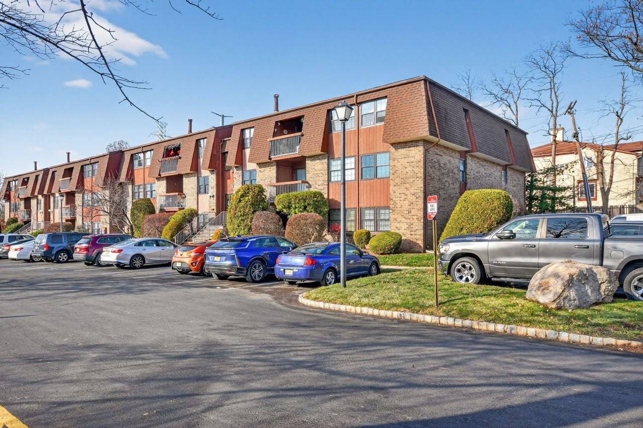 111 Keystone Court - Photo 2 of 32