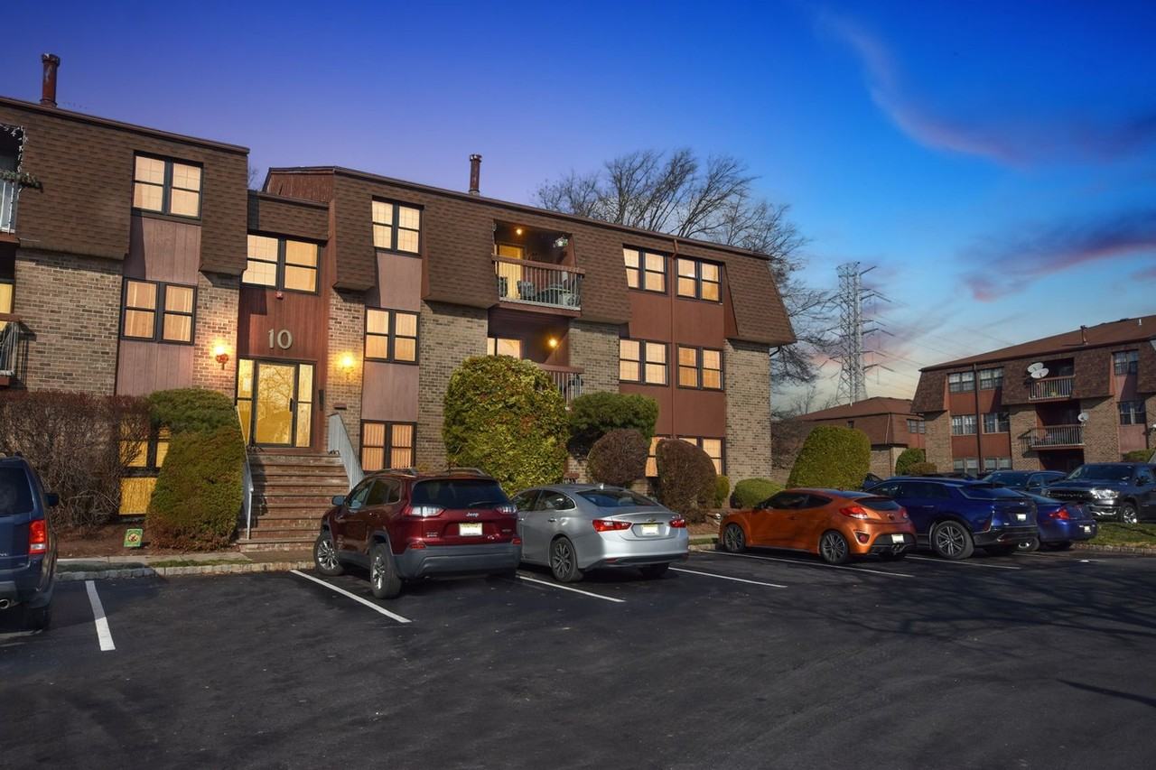 111 Keystone Court - Photo 3 of 32