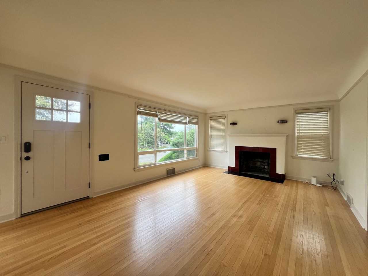 7006 8th Avenue Northeast - Photo 2 of 15