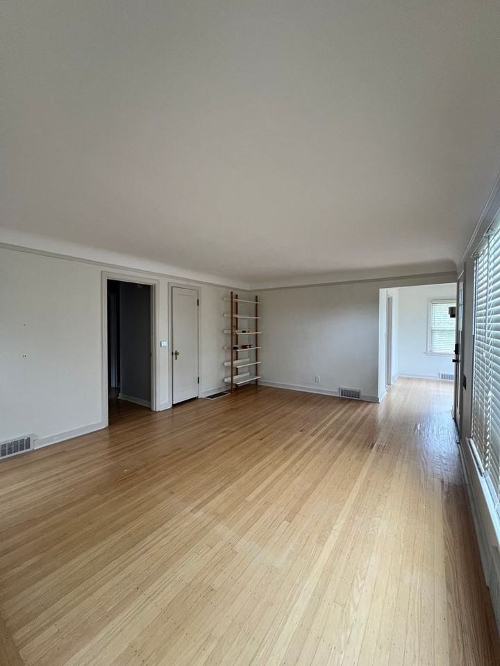 7006 8th Avenue Northeast - Photo 4 of 15