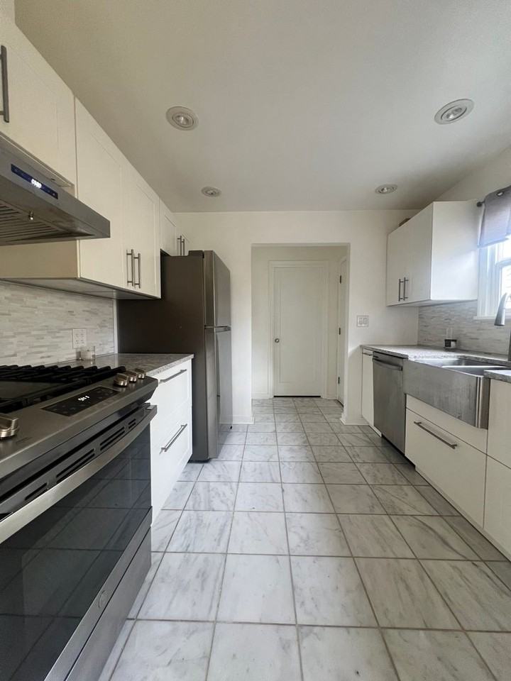 7006 8th Avenue Northeast - Photo 5 of 15