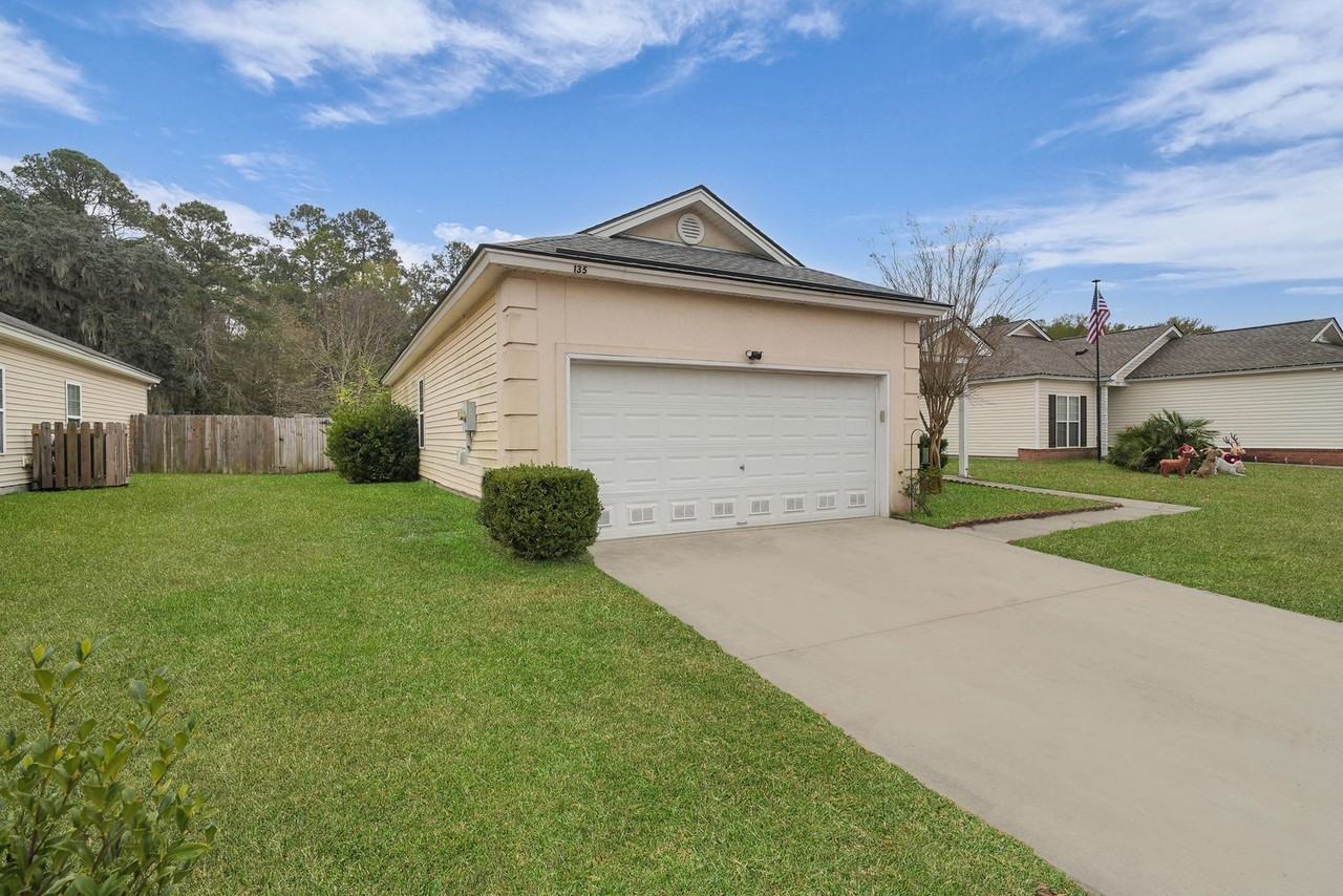 135 Alexander Way - Photo 6 of 40