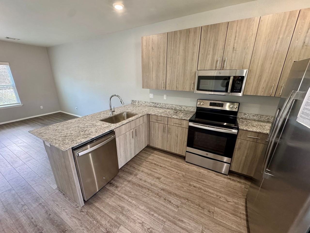 1636 S Razorback Rd - Photo 3 of 17