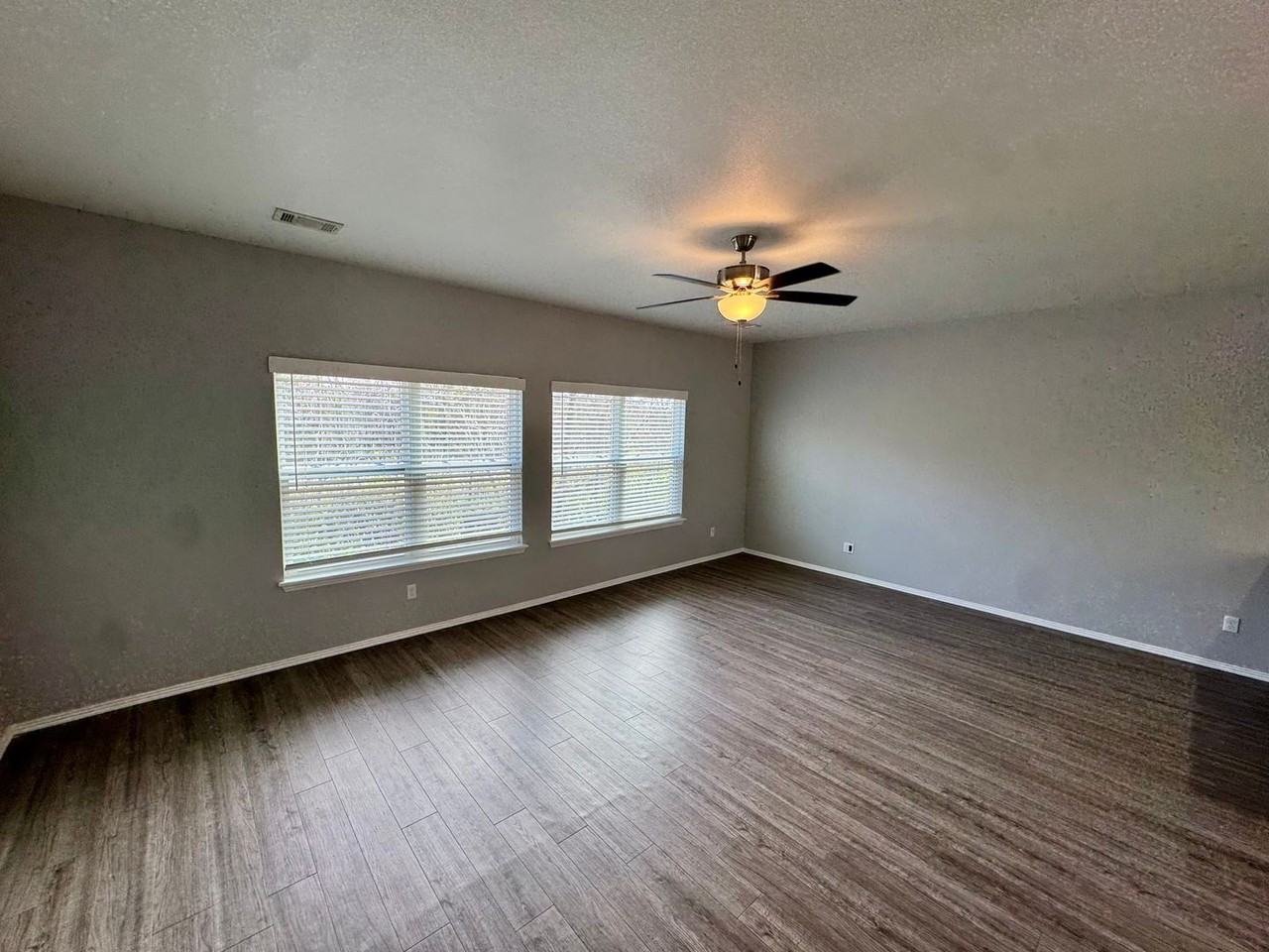 1636 S Razorback Rd - Photo 5 of 17