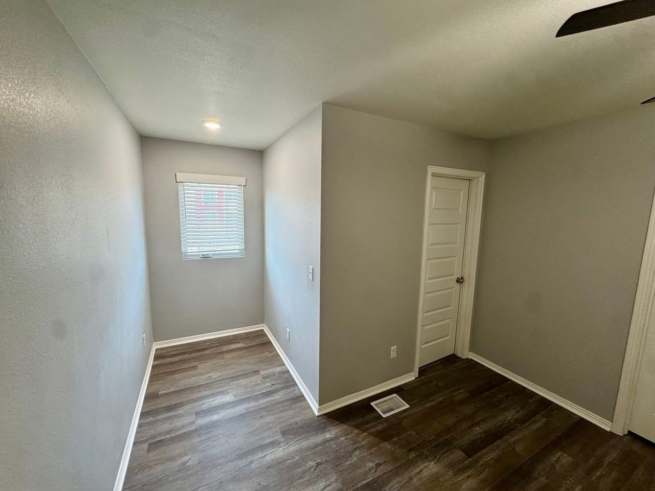 1636 S Razorback Rd - Photo 7 of 17