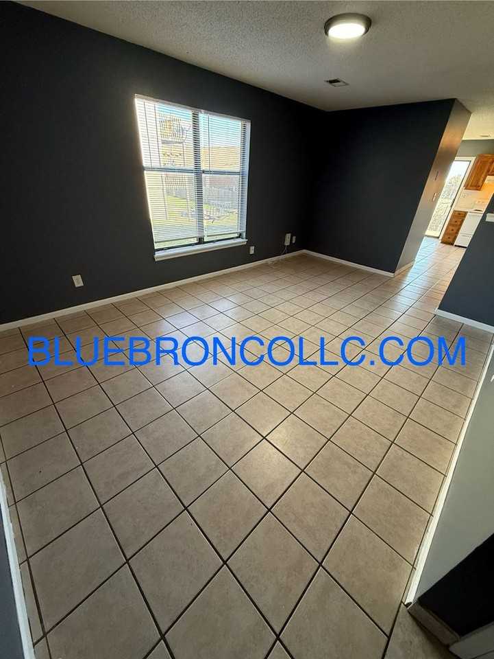 201 Sky Vue Drive - Photo 2 of 15