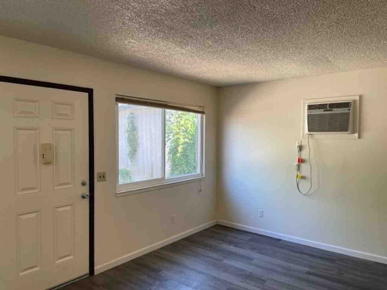 Preleasing for Summer - Photo 2 of 6