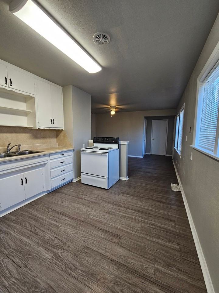 1514 Iowa Street - Photo 6 of 13