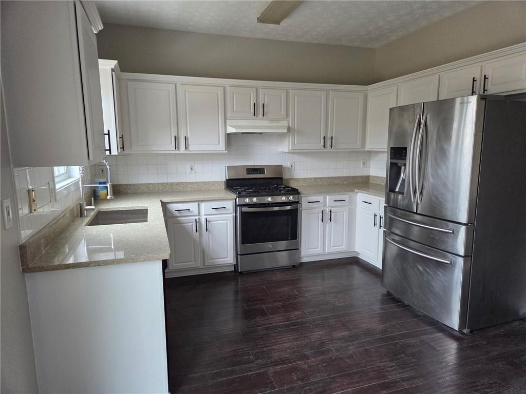 590 Clairidge Lane - Photo 2 of 17